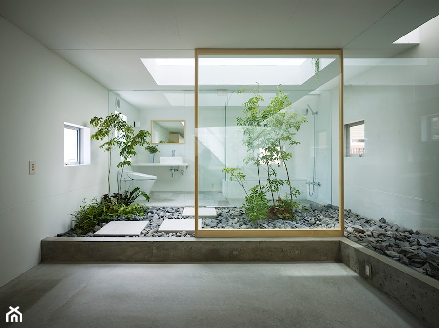 Dom dla roślin - Duża łazienka z oknem, styl minimalistyczny - zdjęcie od Homebook Design