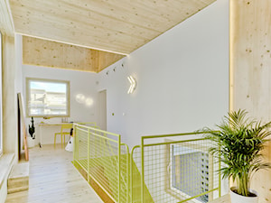 Przyjazny dom w Sagunto - Duży biały hol / przedpokój, styl nowoczesny - zdjęcie od Homebook Design