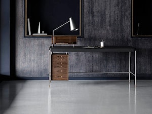 Ponadczasowe biurko Arne Jacobsena - Biuro - zdjęcie od Homebook Design