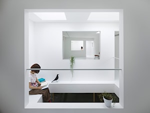 Dom dla roślin - Średni biały hol / przedpokój, styl minimalistyczny - zdjęcie od Homebook Design
