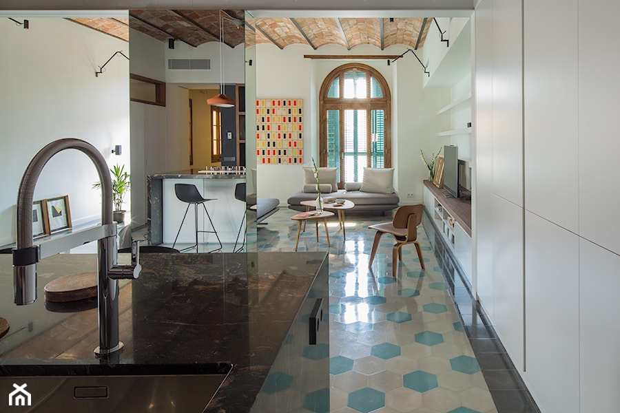 Dom luster w Barcelonie - Salon, styl nowoczesny - zdjęcie od Homebook Design