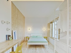 Przyjazny dom w Sagunto - Duża beżowa biała z biurkiem sypialnia, styl nowoczesny - zdjęcie od Homebook Design