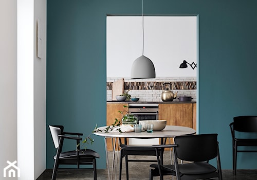Krzesło N01 by Nedo - Średnia biała niebieska jadalnia jako osobne pomieszczenie, styl minimalistyczny - zdjęcie od Homebook Design