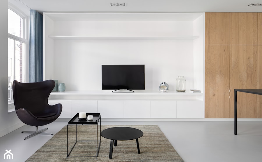 Dom numer 13. Minimalizm na cztery barwy - Średni biały salon, styl minimalistyczny - zdjęcie od Homebook Design
