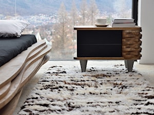 Kolekcja mebli Organique by Gie El - Mała biała sypialnia, styl minimalistyczny - zdjęcie od Homebook Design
