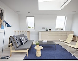Wąskie mieszkanie - Średni biały salon - zdjęcie od Homebook Design - Homebook