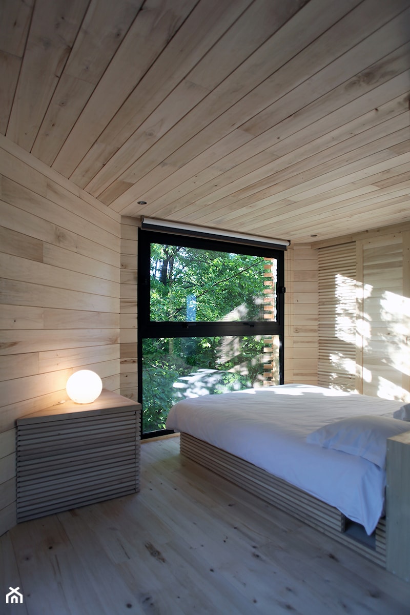 Origin - Średnia beżowa sypialnia na poddaszu, styl nowoczesny - zdjęcie od Homebook Design