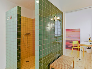 Przyjazny dom w Sagunto - Mała na poddaszu bez okna łazienka, styl nowoczesny - zdjęcie od Homebook Design
