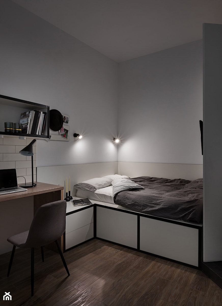 Mniej znaczy więcej - Średnia biała szara z biurkiem sypialnia - zdjęcie od Homebook Design