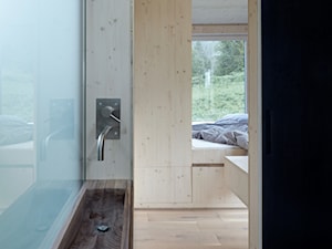 ARK - Mobilny dom przyszłości - Średnia jako pokój kąpielowy łazienka z oknem - zdjęcie od Homebook Design