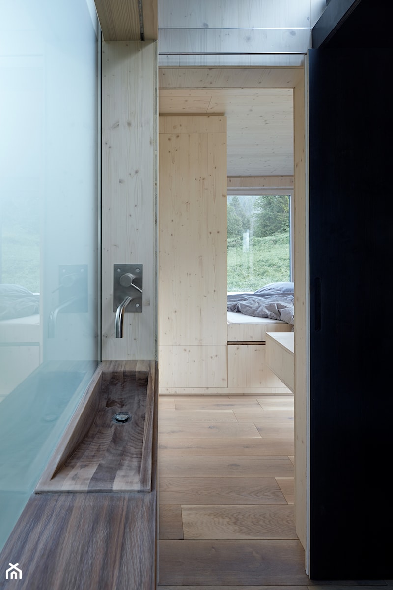 ARK - Mobilny dom przyszłości - Średnia jako pokój kąpielowy łazienka z oknem - zdjęcie od Homebook Design