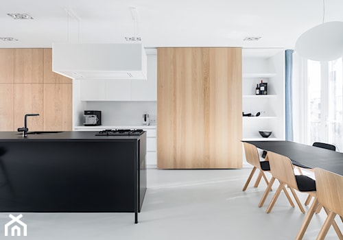 Dom numer 13. Minimalizm na cztery barwy - Średnia biała jadalnia w kuchni, styl minimalistyczny - zdjęcie od Homebook Design
