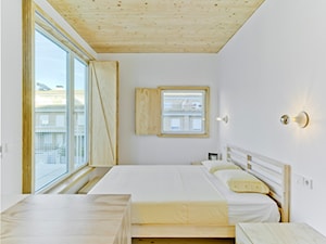 Przyjazny dom w Sagunto - Mała biała sypialnia, styl nowoczesny - zdjęcie od Homebook Design