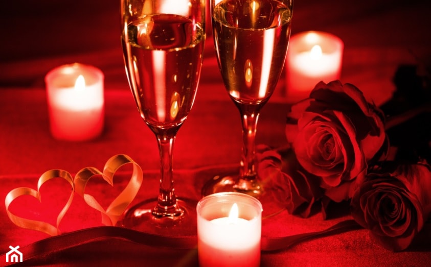 Dekoracje stołu na romantyczną kolację - zdjęcie od homepartybook.pl
