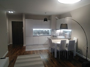 Kuchnia ( widok z salonu) - zdjęcie od kompleksowe-remonty