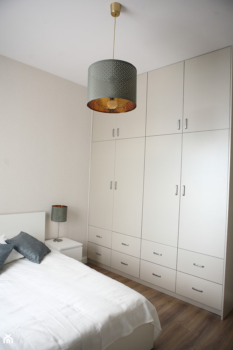 Krakowskie Mieszkanie - Średnia beżowa sypialnia, styl tradycyjny - zdjęcie od Emart.studio