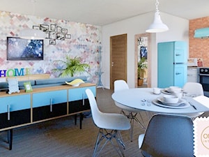 Apartament pokazowy - Mała beżowa jadalnia w salonie w kuchni - zdjęcie od Oh Yes! Interiors Barbara Habura