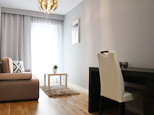Kępa Mieszczańska Wrocław - Małe w osobnym pomieszczeniu z sofą szare biuro, styl minimalistyczny - zdjęcie od ZRÓB SOBIE RAJ