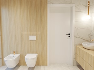 Łazienka marmurowa z drewnem i złotymi dodatkami - zdjęcie od ZRÓB SOBIE RAJ