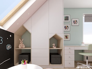 Zabudowa meblowa w skosie z półkami domkami - zdjęcie od Novastrefa - Architektura Wnętrz