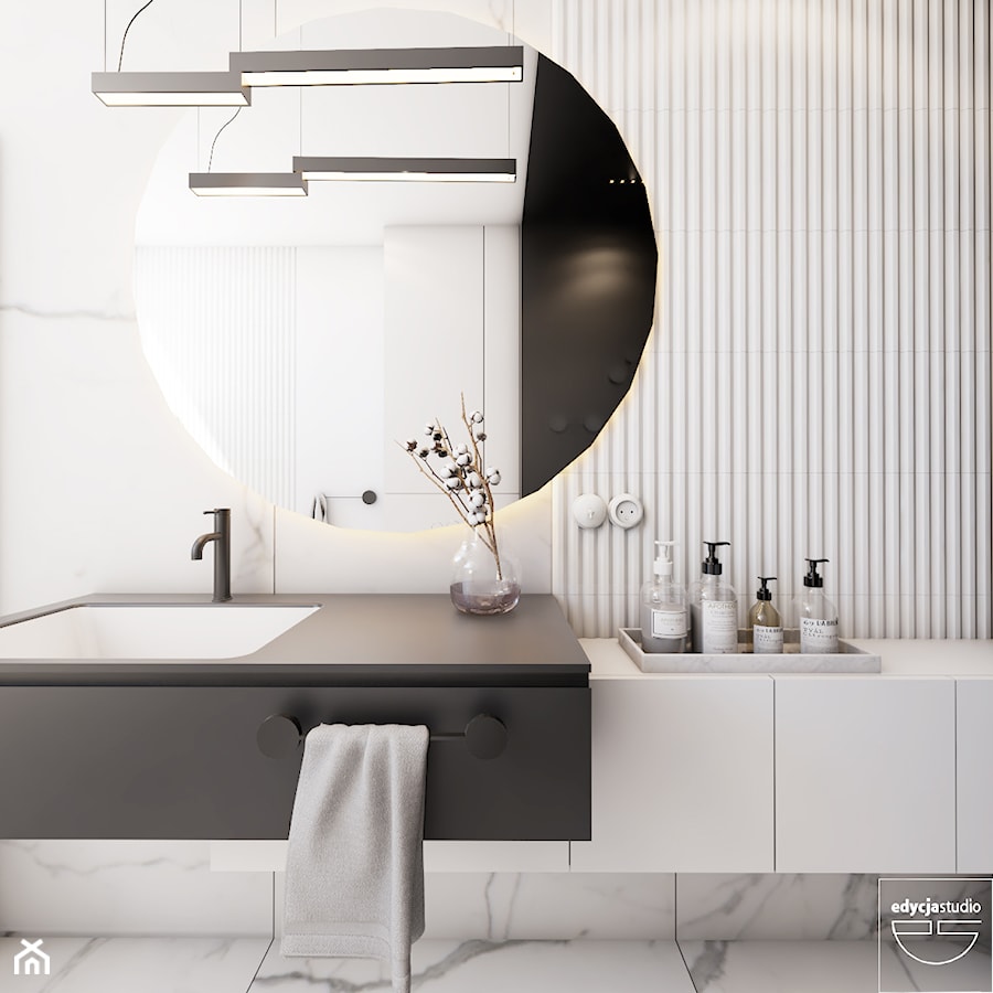 Opposites attract - Duża z lustrem z marmurową podłogą łazienka z oknem, styl nowoczesny - zdjęcie od EDYCJA studio