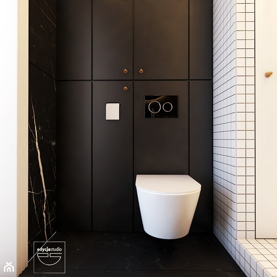 Navy is the new black - Mała na poddaszu bez okna łazienka, styl tradycyjny - zdjęcie od EDYCJA studio