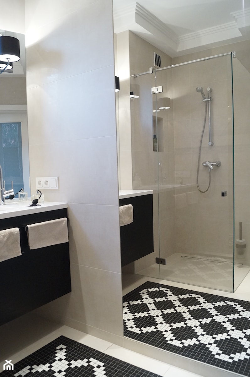 Łazienka w Raszynie - metamorfozy - Mała bez okna łazienka, styl glamour - zdjęcie od GocaDesign