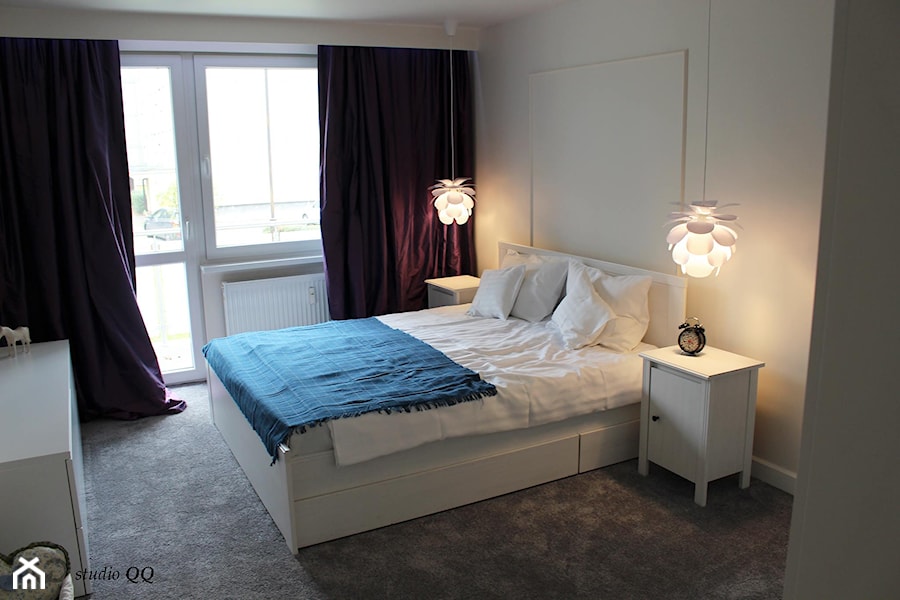 Mieszkanie 50 m2 - Myszków - Średnia beżowa szara sypialnia z balkonem / tarasem, styl prowansalski - zdjęcie od Natalia Lenarczyk