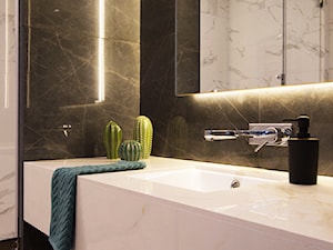Nastrojowa łazienka z marmurem - zdjęcie od Alina Badora Pracownia Architektury Wnętrz