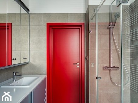 Aranżacje wnętrz - Łazienka: Minimalistyczna łazienka z czerwienią - Alina Badora Pracownia Architektury Wnętrz. Przeglądaj, dodawaj i zapisuj najlepsze zdjęcia, pomysły i inspiracje designerskie. W bazie mamy już prawie milion fotografii!