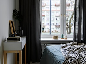 Żoliborz - Mała biała szara sypialnia, styl skandynawski - zdjęcie od Projekt MIMO