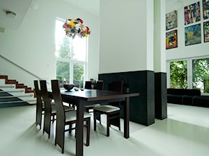 WAWER - Średnia biała czarna jadalnia jako osobne pomieszczenie - zdjęcie od Projekt MIMO