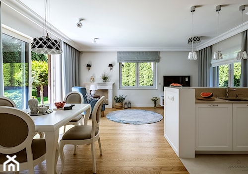 Wawer K - Duży biały salon z kuchnią z jadalnią, styl tradycyjny - zdjęcie od Projekt MIMO