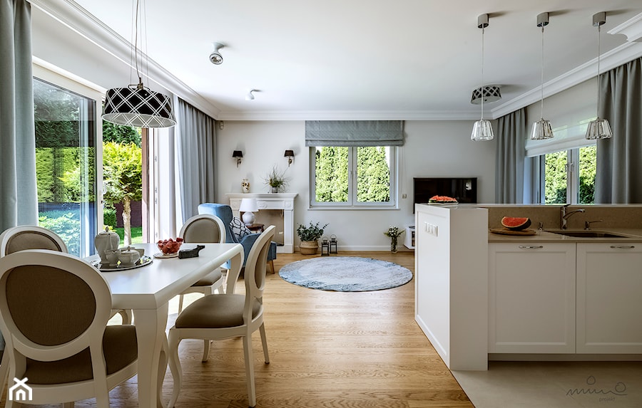 Wawer K - Duży biały salon z kuchnią z jadalnią, styl tradycyjny - zdjęcie od Projekt MIMO