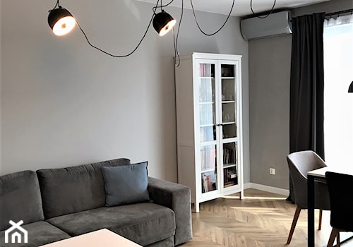 Mieszkanie z duszą w nowym bloku - realizacja projektu - Średni szary salon z jadalnią, styl nowoczesny - zdjęcie od DekoDeko