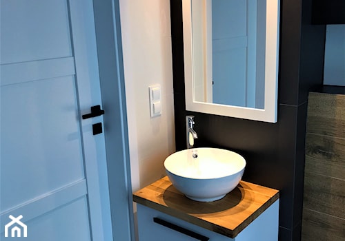 Realizacja - łazienka ascetyczno-magiczna na Nowych Żernikach - Bez okna z lustrem łazienka, styl nowoczesny - zdjęcie od DekoDeko