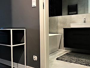Przytulna elegancja - realizacja projektu salonu z kuchnią na Lipie Piotrowskiej - Mała bez okna z lustrem łazienka, styl nowoczesny - zdjęcie od DekoDeko