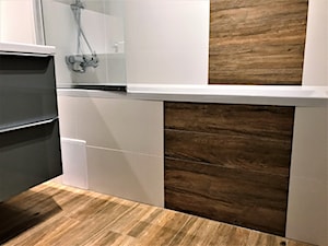 Realizacja projektu - Nowe Żerniki WUWA2 - łazienka - Mała na poddaszu bez okna łazienka, styl nowoczesny - zdjęcie od DekoDeko