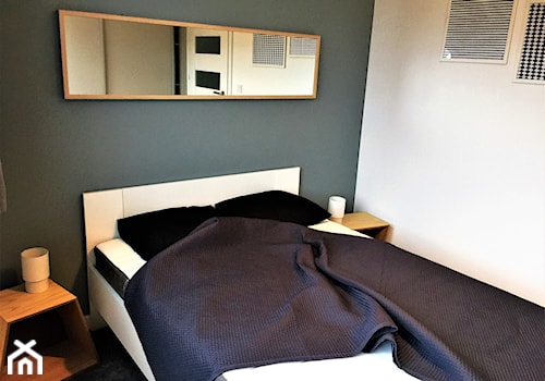 Realizacja w Promenadach Wrocławskich – mieszkanie na wynajem. - Mała biała zielona sypialnia, styl nowoczesny - zdjęcie od DekoDeko