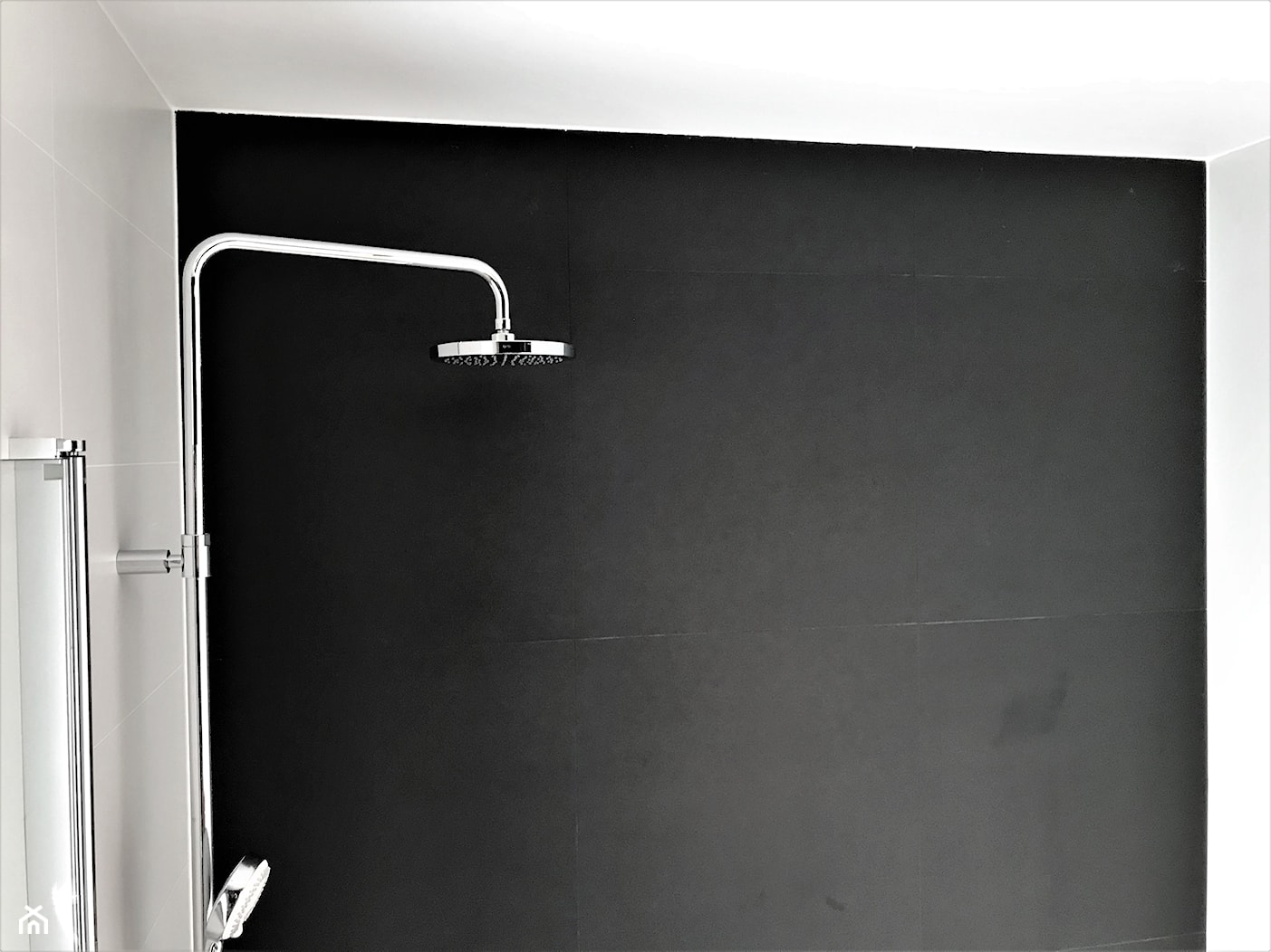 Realizacja - łazienka ascetyczno-magiczna na Nowych Żernikach - Mała na poddaszu bez okna łazienka, styl nowoczesny - zdjęcie od DekoDeko - Homebook