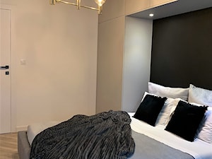 2 sypialnie – realizacja projektu 4 pok. na Gaju - Mała czarna szara sypialnia, styl nowoczesny - zdjęcie od DekoDeko