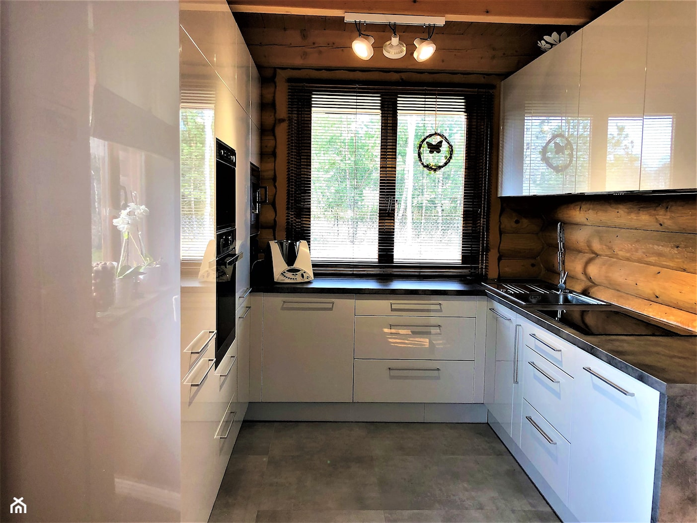 Realizacja projektu kuchni w domu z bali - Kuchnia, styl nowoczesny - zdjęcie od DekoDeko - Homebook