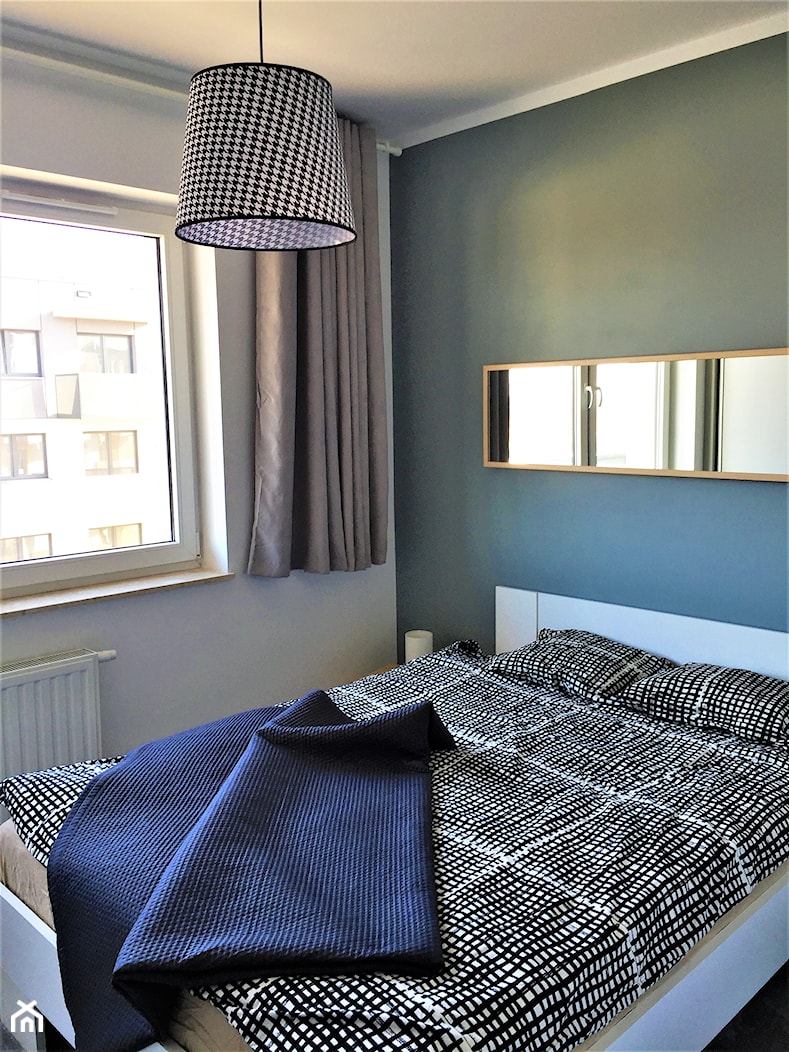 Realizacja w Promenadach Wrocławskich – mieszkanie na wynajem. - Mała biała czarna sypialnia, styl nowoczesny - zdjęcie od DekoDeko - Homebook