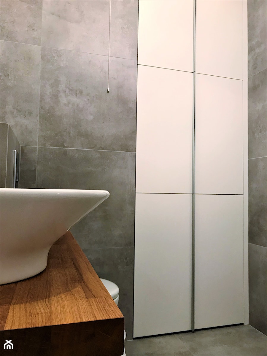 Prealizacja projektu łazienki na Kozanowie - Mała na poddaszu bez okna łazienka, styl nowoczesny - zdjęcie od DekoDeko