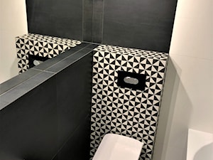 Realizacja - 2,6 m2 łazienka na wrocławskim Grabiszynie - Mała bez okna z lustrem łazienka, styl nowoczesny - zdjęcie od DekoDeko