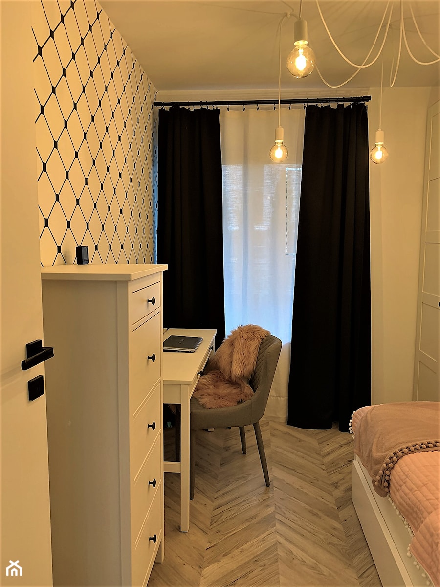Domowe designerskie laboratorium. Realizacja projektu na wrocławskim Gaju - Mały biały pokój dziecka dla nastolatka dla chłopca dla dziewczynki, styl nowoczesny - zdjęcie od DekoDeko