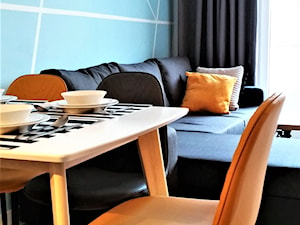 Realizacja w Promenadach Wrocławskich – mieszkanie na wynajem. - Mała niebieska jadalnia w salonie, styl nowoczesny - zdjęcie od DekoDeko