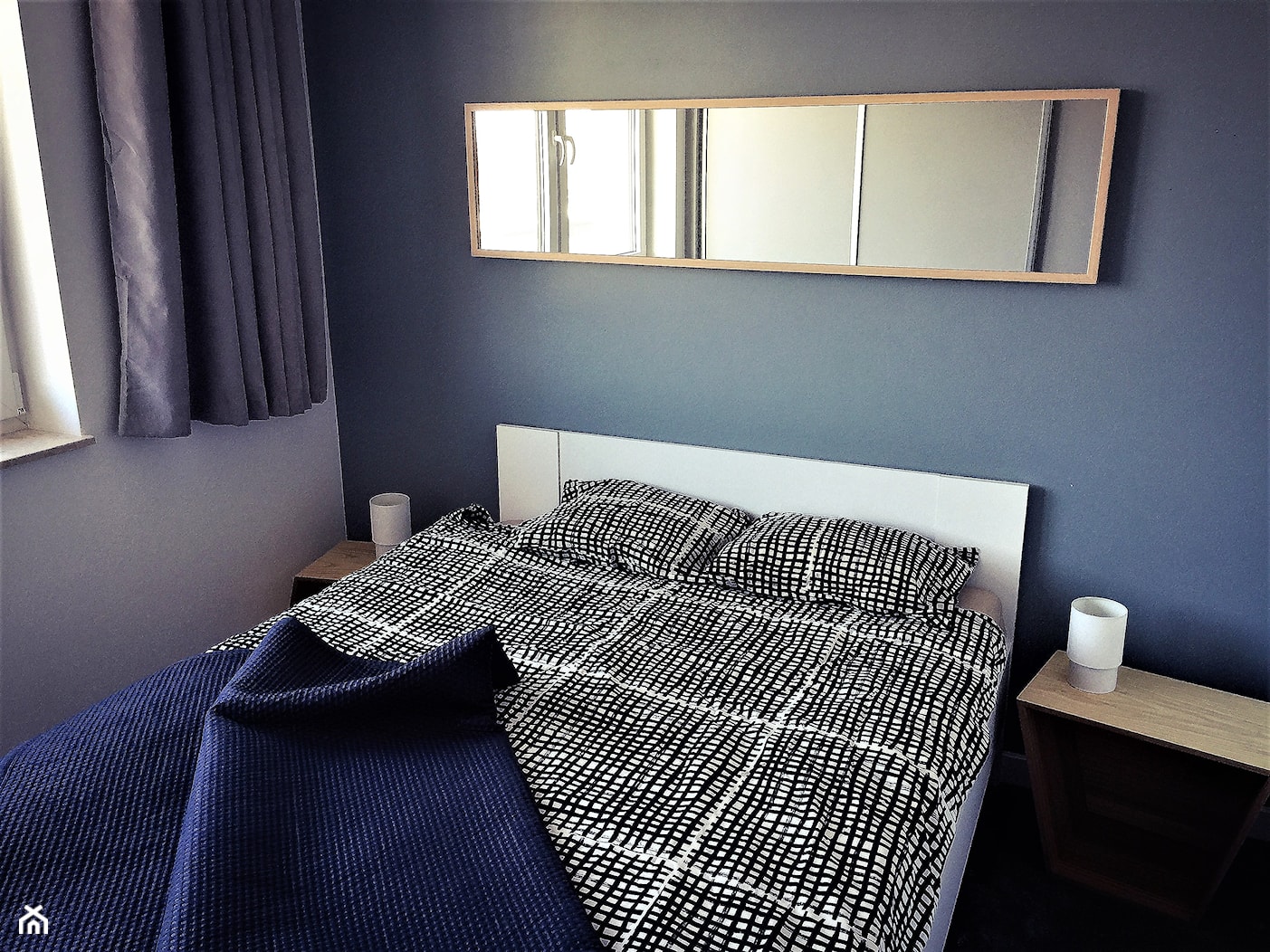 Realizacja w Promenadach Wrocławskich – mieszkanie na wynajem. - Mała niebieska szara sypialnia, styl nowoczesny - zdjęcie od DekoDeko - Homebook