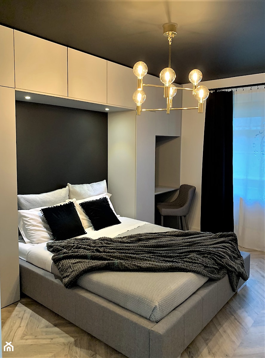 2 sypialnie – realizacja projektu 4 pok. na Gaju - Średnia biała czarna z biurkiem sypialnia, styl nowoczesny - zdjęcie od DekoDeko