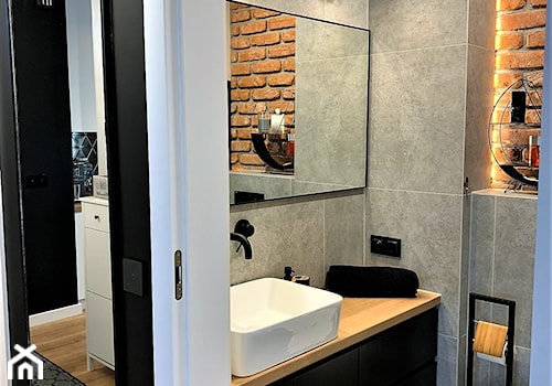 Jego industrialna łazienka - realizacja domu na Maślicach - Mała bez okna z lustrem łazienka, styl industrialny - zdjęcie od DekoDeko
